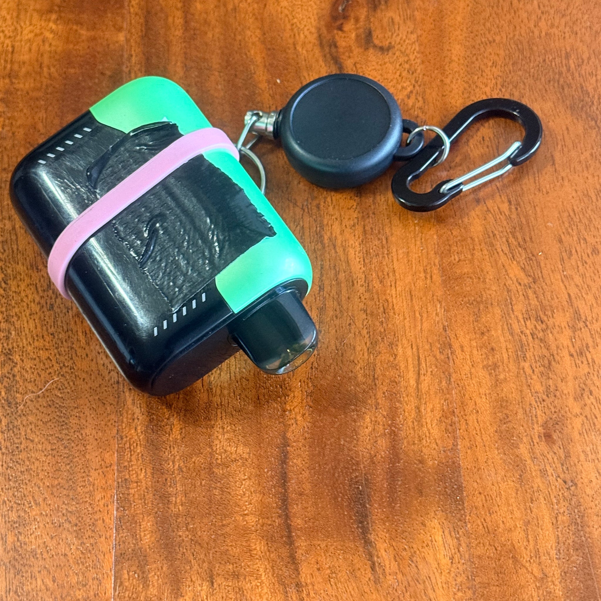 Retractable vape tether