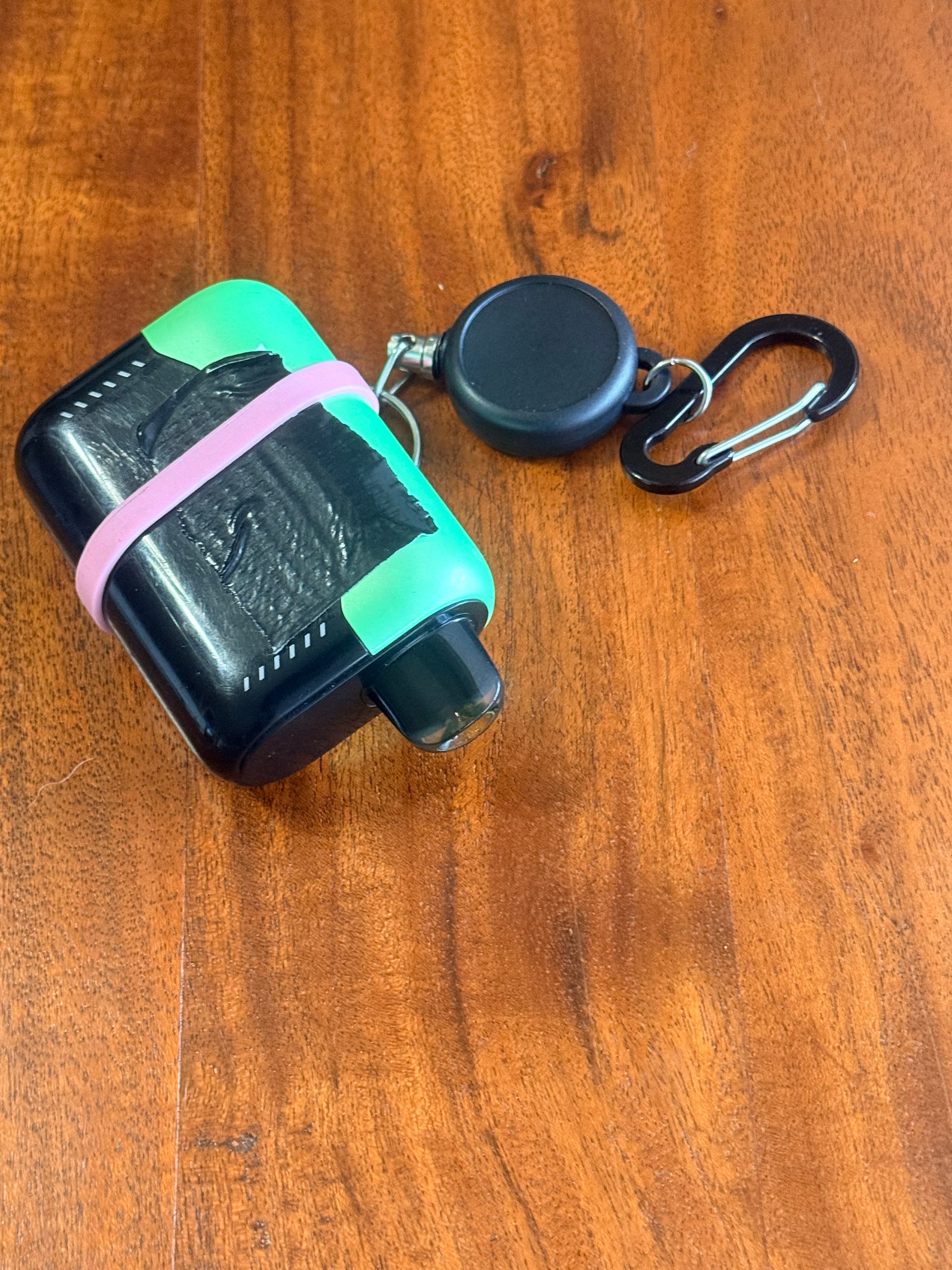 Retractable vape tether